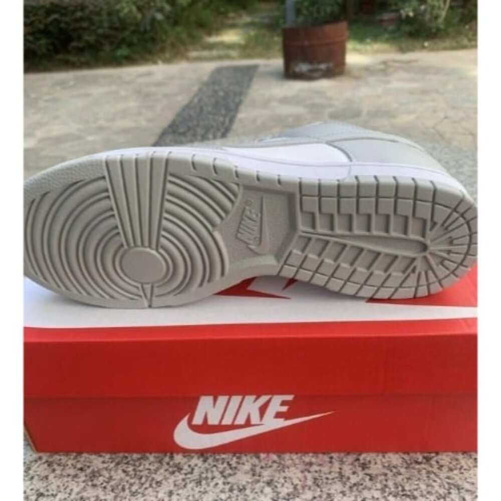 Nike - Picture 6 of 6